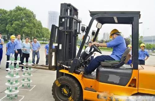 最新叉車工招聘熱潮，職業(yè)前景、需求與叉車技能的核心價值